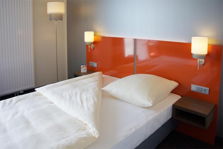Iq-Hotel Улм Екстериор снимка