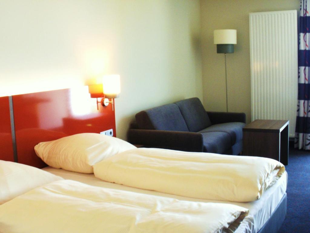 Iq-Hotel Улм Екстериор снимка